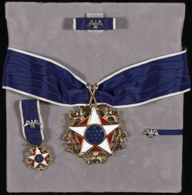 La Medalla Presidencial de la Libertad, el galardón que le ha concedido el presidente de EE.UU. a Angela Merkel, un honor que rara vez es otorgado a líderes extranjeros.