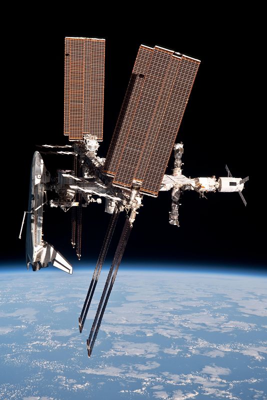 El Endeavour se acopla a la ISS