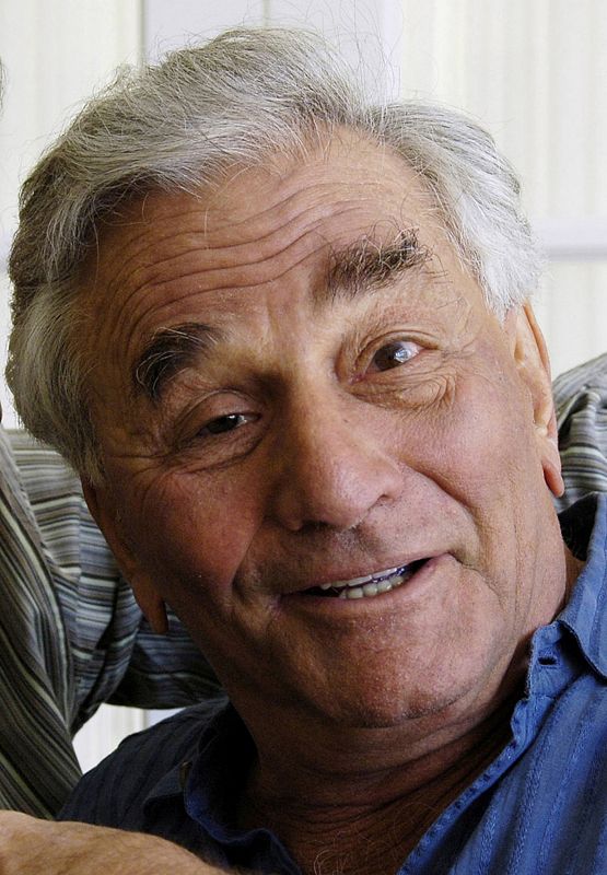 Peter Falk posando en Beverly Hills, en septiembre de 2005