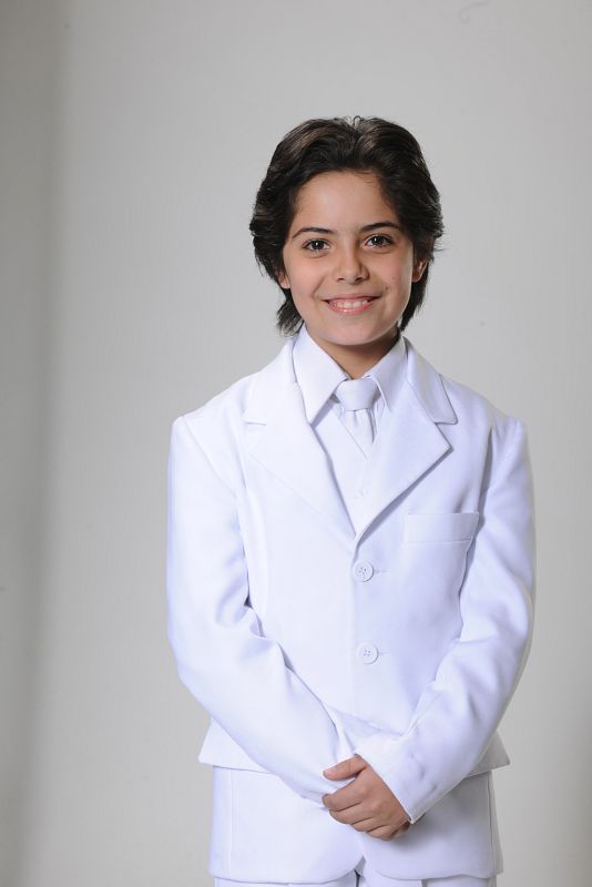 En 'Amar de nuevo' veremos a Frijolito con un inconfundible traje blanco, y es que viene directamente del cielo.