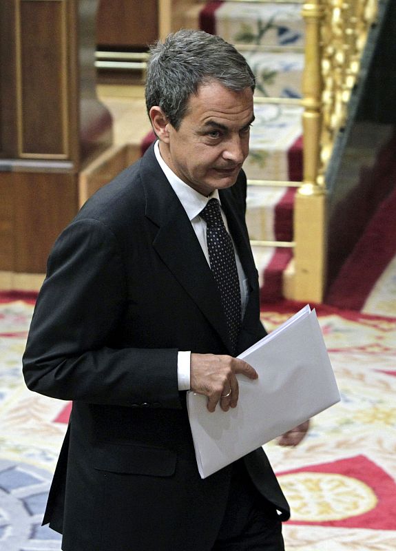 osé Luis Rodríguez Zapatero, se dirige a la tribuna para intervenir en la primera jornada del debate sobre el estado de la nación