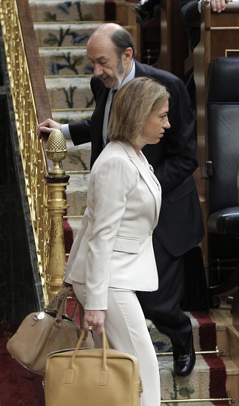 La ministra de Defensa vuelve al Congreso tras asistir al funeral por los soldados fallecidos en Afganistán