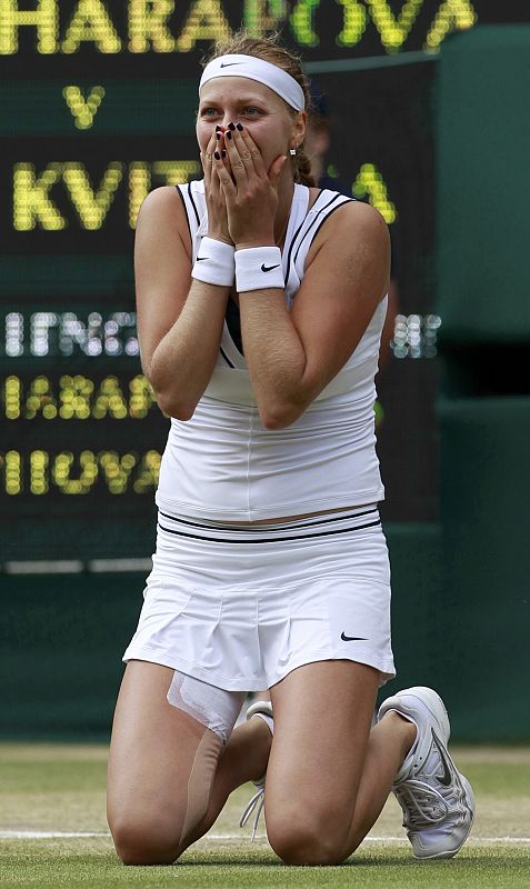 Kvitova celebra su triunfo ante Sharapova en la final