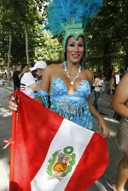MILES DE PERSONAS Y 35 CARROZAS COLAPSARÁN MADRID EN LA MARCHA DEL ORGULLO