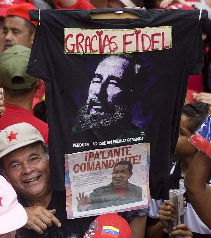 Los venezolanos también agradencen a Fidel Castro su ayuda a Hugo Chávez