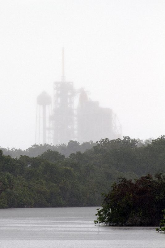 La lluvia y la niebla han sido los dominadores de las últimas jornadas en el Centro Espacial Kennedy