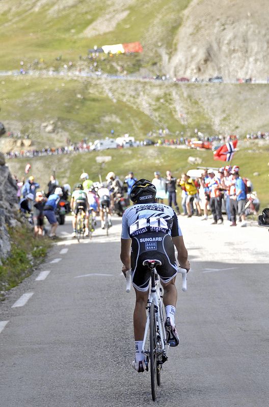 El peor momento de los últimos para Alberto Contador llegó en la subida al Galibier, cuando el pinteño sufrió un desfalleciimento que acabó con sus opciones de triunfo final.