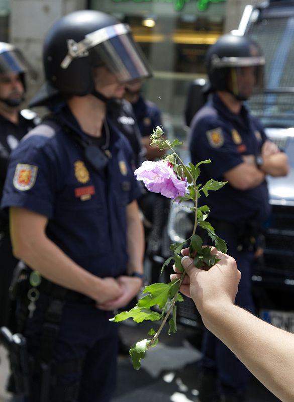 Los agentes impiden la entrada a Sol desde distintos puntos