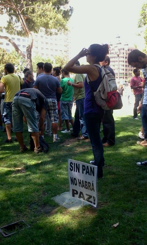 Los 'indignados' se preparan para ir a Sol tras la celebración de una asamblea