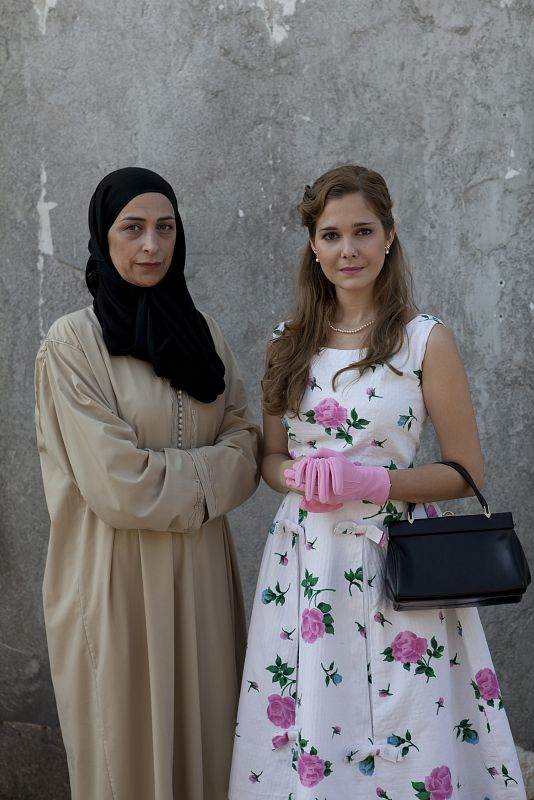 Cecilia Armenteros junto a su criada Amina