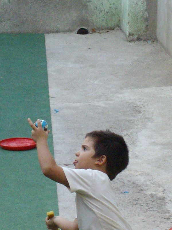 Me estoy entrenando para ser algún día como Rafa, pero no en la playa que me desconcentra