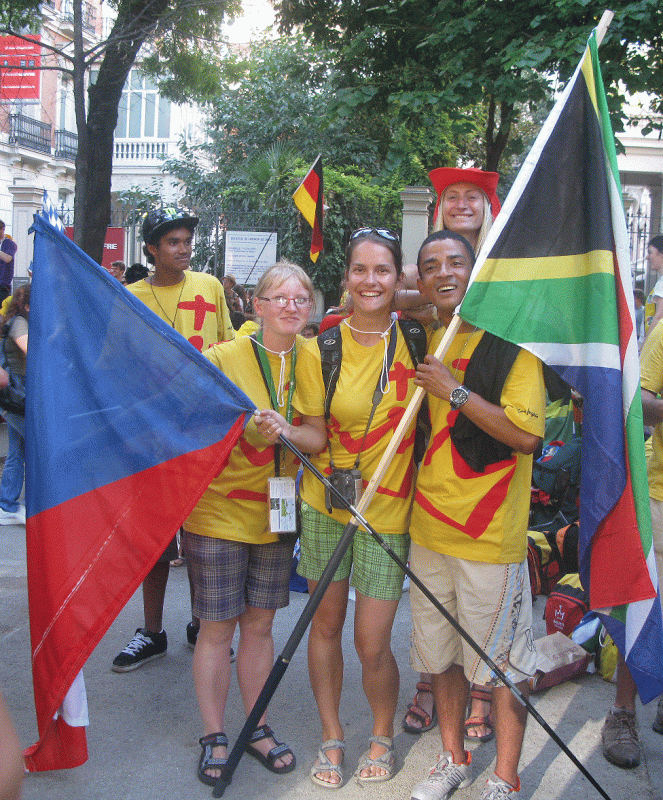 Peregrinos de Sudáfrica y de la República Checa se fotografían juntos