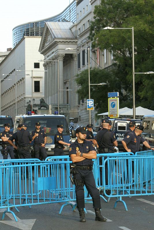 Cordón policial ante el Congreso de los Diputados