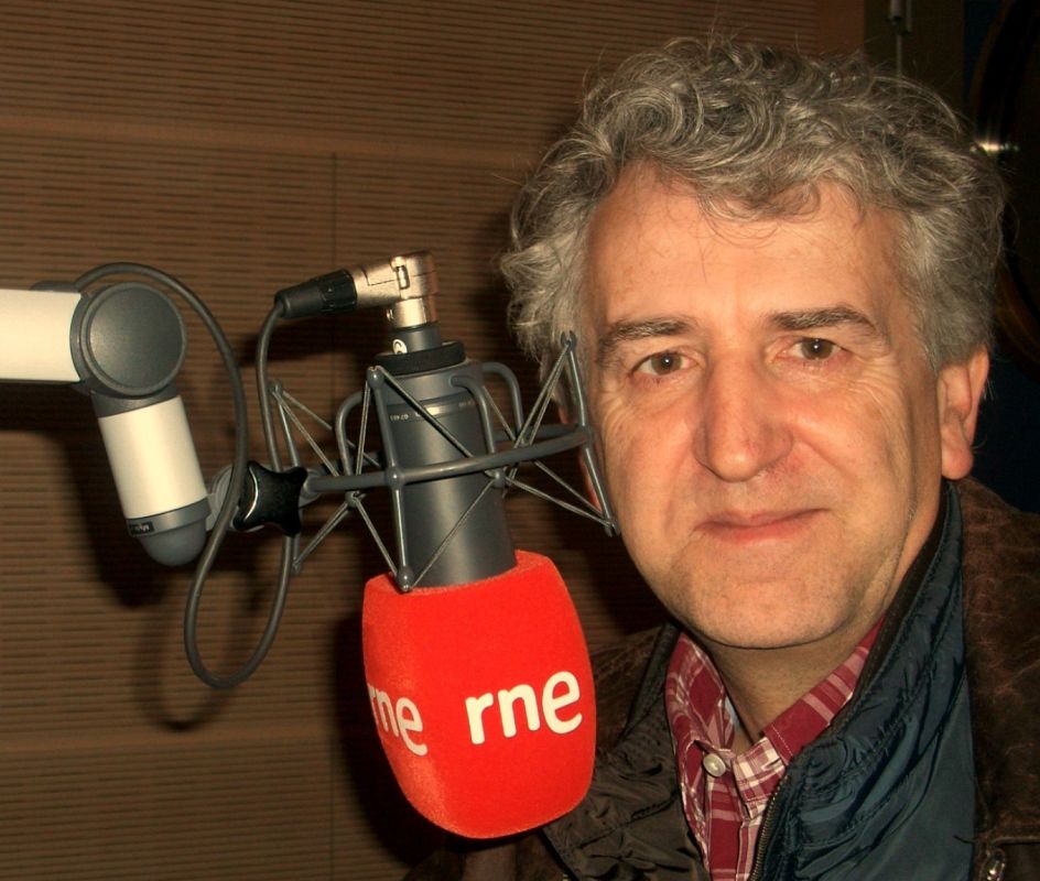 Juan Luis Arsuaga es miembro del equipo de investigaciones de los yacimientos pleistocenos de la Sierra de Atapuerca, por cuyo trabajo ha recibido, entre otros, el Premio Príncipe de Asturias.