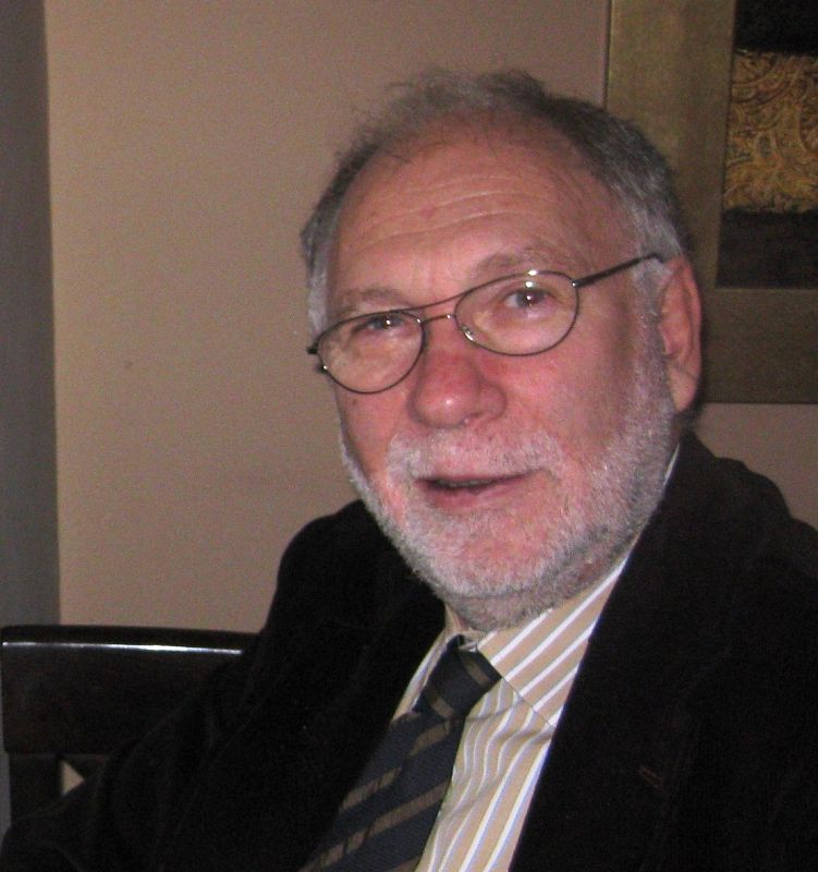 El periodista argentino Ernesto Ekaizer se curtió en la profesión en diferentes medios escritos de su país. En España ha  ocupado puestos directivos en medios como `La Vanguardia¿, `El País¿ y `Público¿, y colabora en radio y televisión.