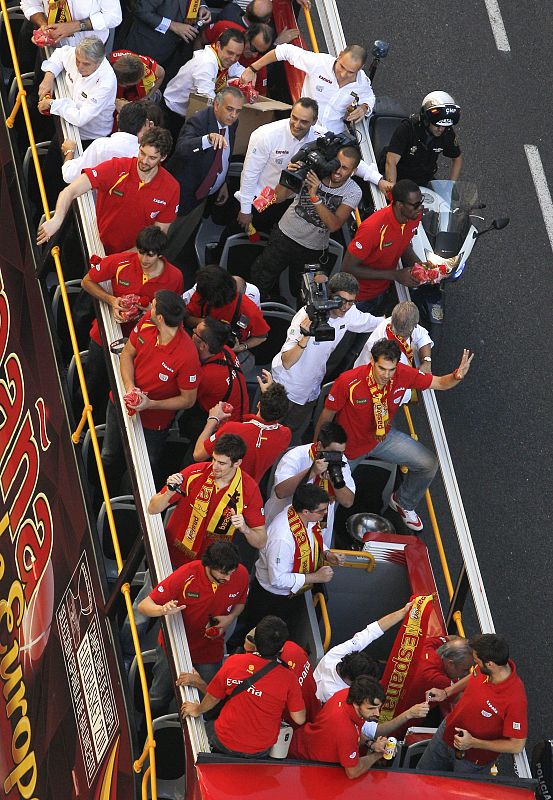 EL HOMENAJE DE LA AFICIÓN A LA ÑBA