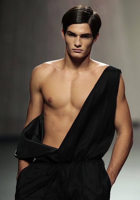 EL DISEÑADOR ALBERTO PURAS PRESENTA SUS NUEVA COLECCIÓN EN EL EGO DE CIBELES