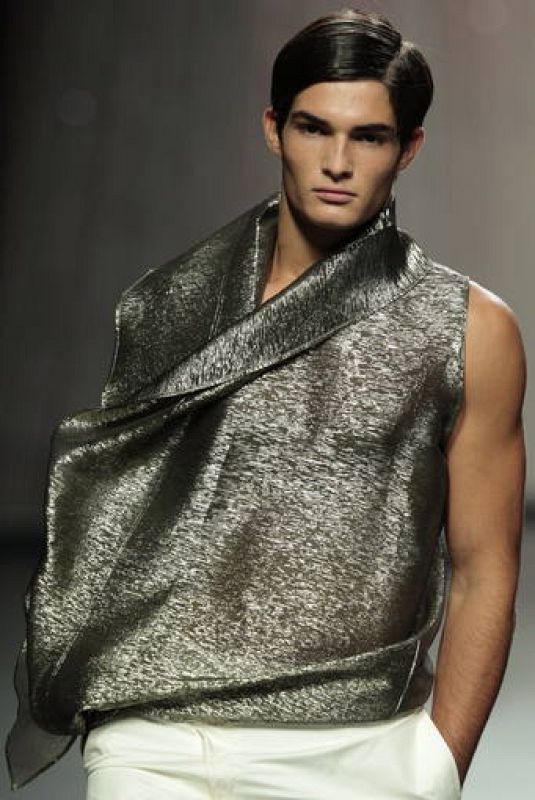 EL DISEÑADOR ALBERTO PURAS PRESENTA SUS NUEVA COLECCIÓN EN EL EGO DE CIBELES