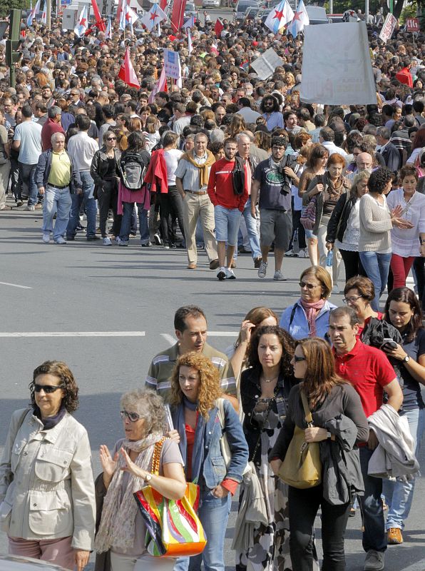 La marcha de Santiago ha congregado a miles de miembros de la comunidad educativa