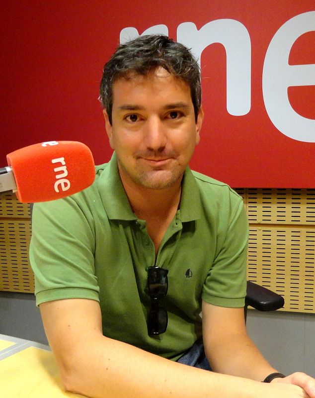 El escritor, dramaturgo, guionista, traductor y periodista peruano Santiago Roncagliolo colabora con El País y diversos diarios iberoamericanos. Obtuvo el Premio Alfaguara de novela por 'Abril rojo'.