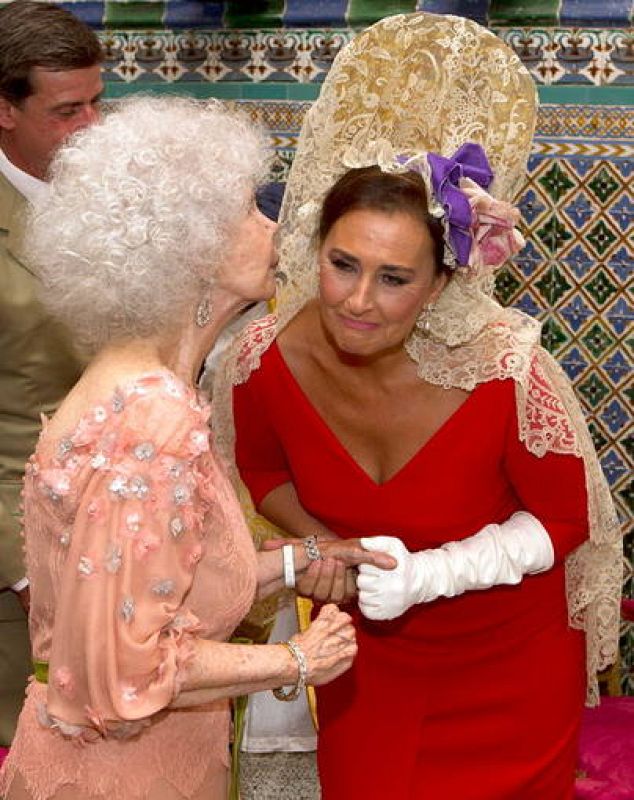 Cayetana de Alba y Carmen Tello 