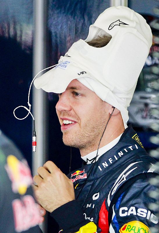 El piloto alemán Sebastian Vettel de la escudería Red Bull Racing en los momentos previos a los entrenamientos del GP de Japón, en el circuito de Suzuka.