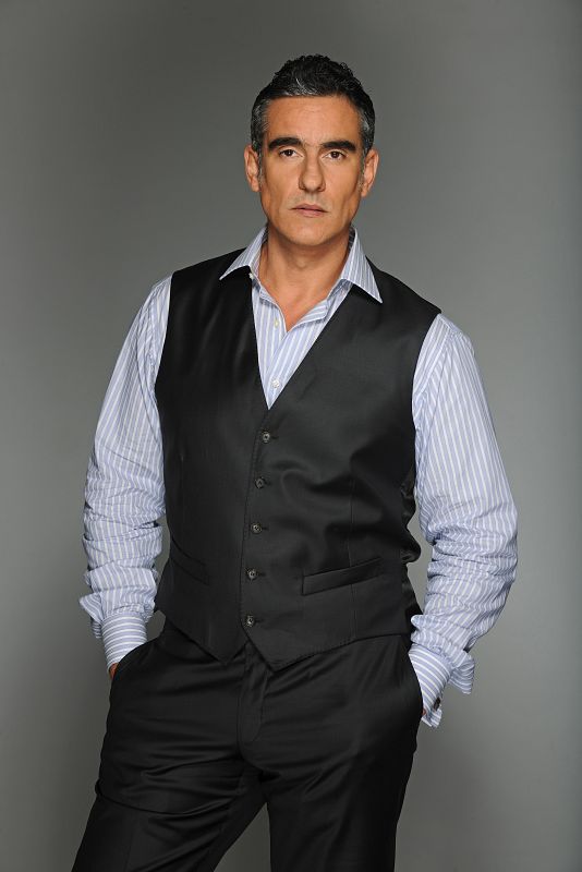 Javier Ruiz, interpretado por Miguel Varoni en La casa de al lado.