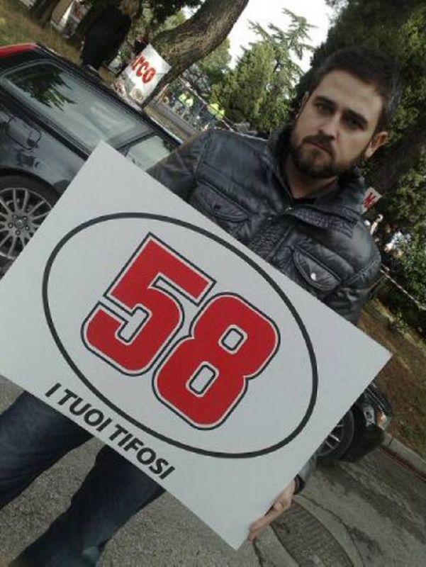 El número 58 de Simoncelli, muy presente en su despedida