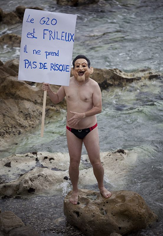 Acto de protesta del movimiento antiglobalización contra el G-20 en Niza
