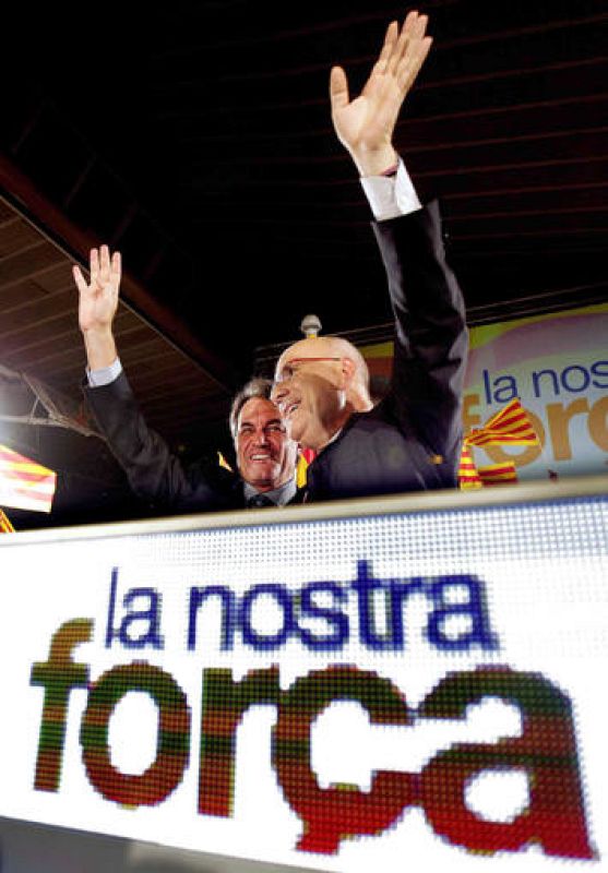 El presidente de la Generalitat, Artur Mas y el candidato de CIU al Congreso, Josep Antoni Duran i LLeida celebran el inicio de la campaña