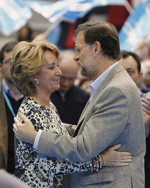 Rajoy saluda a Esperanza Aguirre
