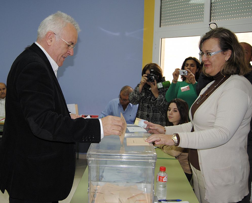 Cayo Lara vota en Ciudad Real