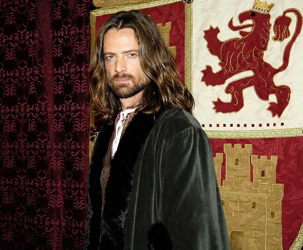 William Miller en el papel de Beltrán de la Cueva, amigo fiel de Enrique IV.