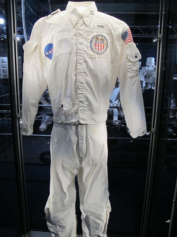 El traje espacial utilizado por el astronauta Jonh Young durante el decimosexto vuelo del programa Apolo (Apolo XVI)