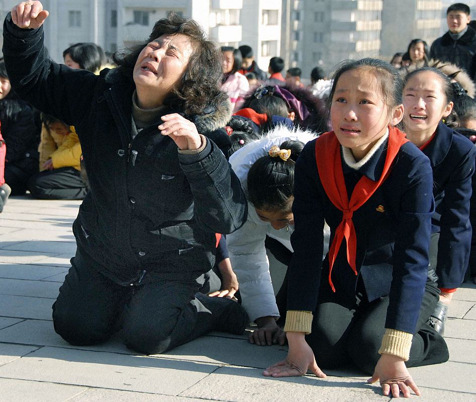 Las muestras de dolor se han repetido por las calles de Pyongyang