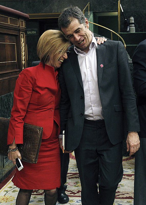 Rosa Díez y Toni Cantó llegan juntos a la sesión de tarde del debate