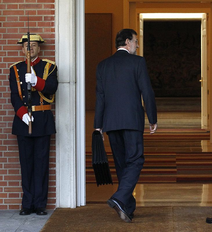 Rajoy entra en La Moncloa tras jurar su cargo de presidente