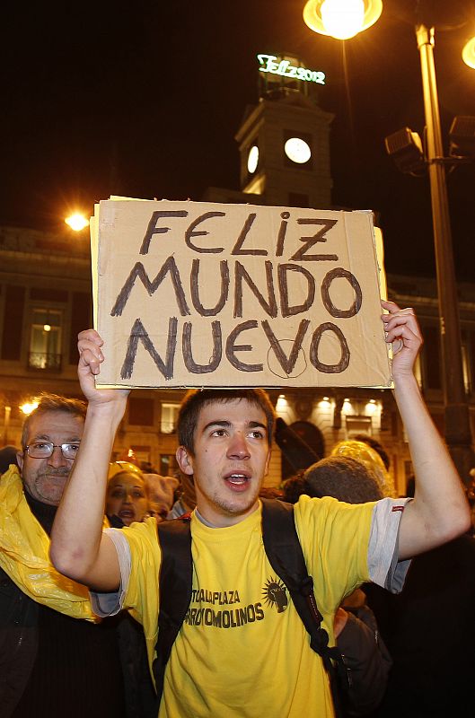 Los 'indignados' han estado presentes con camisetas amarillas, color del astro que da nombre a la simbólica plaza de la Puerta del Sol