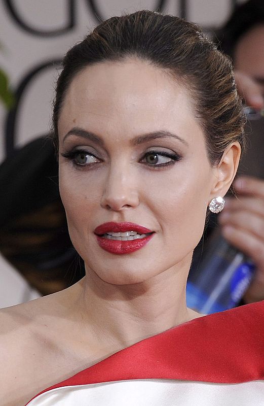 La actriz estadounidense Angelina Jolie ha llegado acompañada de su pareja, el también actor Brad Pitt.