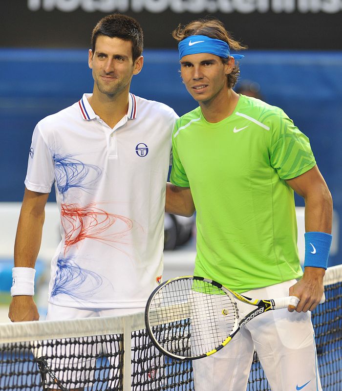 Nadal y Djokovic posan antes de comenzar la final del Open de Australia