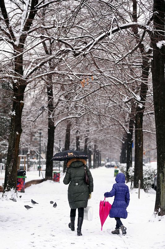 Un parque de Milán, en Italia, se prepara para su semana más gélida en 27 años.