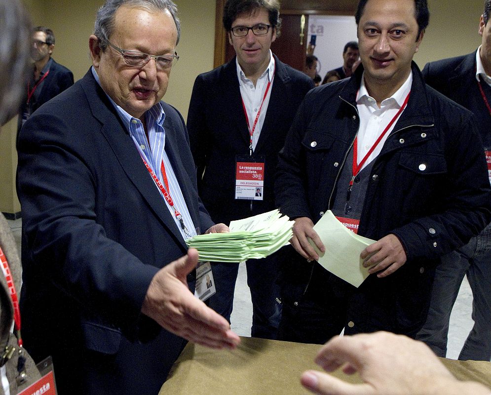 ENTREGA DE AVALES EN EL 38 CONGRESO DEL PSOE