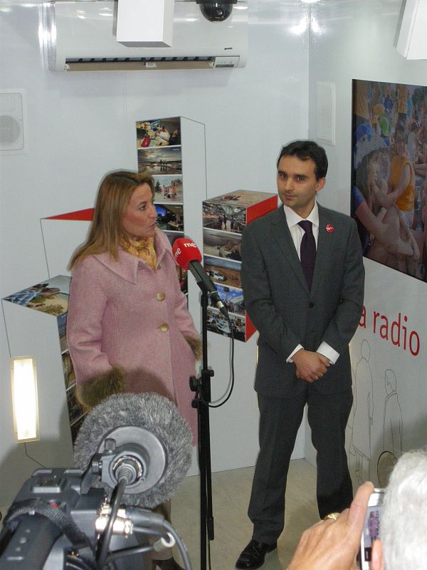 La exposición itinerante con la que RNE celebra sus tres cuartos de siglo ha visitado Cáceres este sábado con récord de asistencia: 1417 cacereños la han disfrutado.