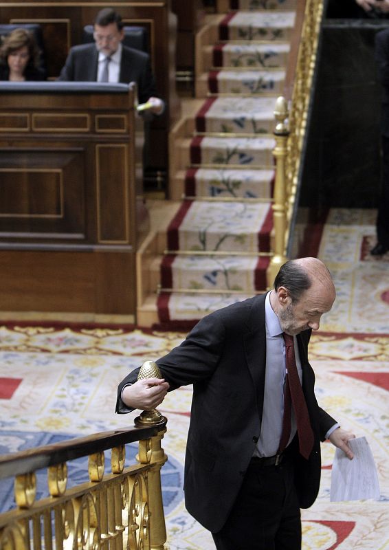 Rubalcaba exige a Rajoy que lleve "ya" al Congreso los presupuestos de 2012