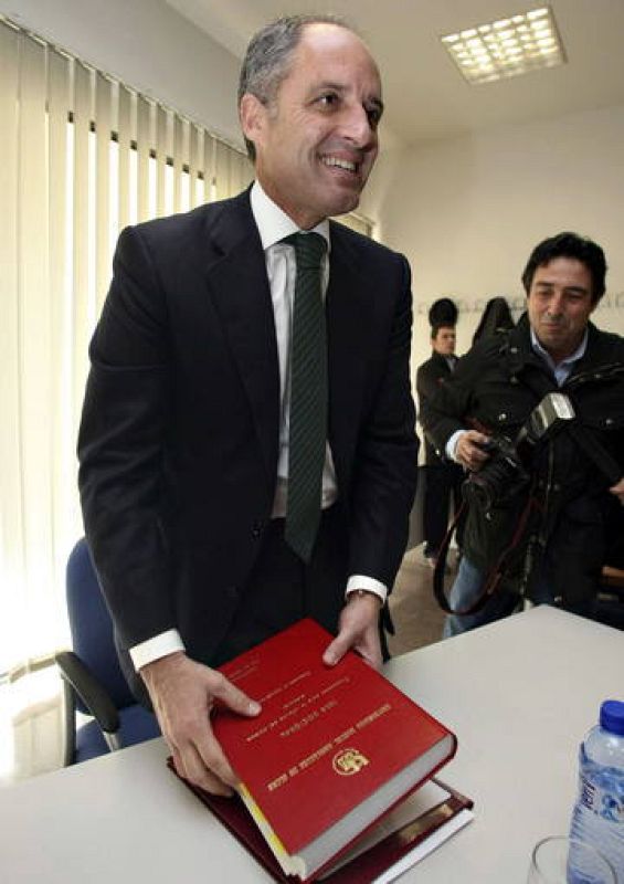 El expresidente de la Generalitat Valenciana Francisco Camps momentos antes de defender su tesis doctoral