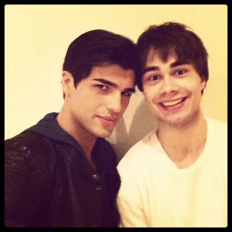 Tooji posa en la imagen junto a Alexander Rybak, ganador del Festival de Eurovisión de 2009