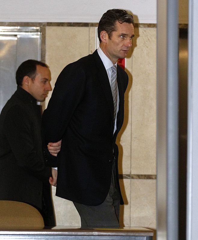 Urdangarin, son-in-law of Spain's King Juan Carlos, leaves a court in Palma de Mallorca