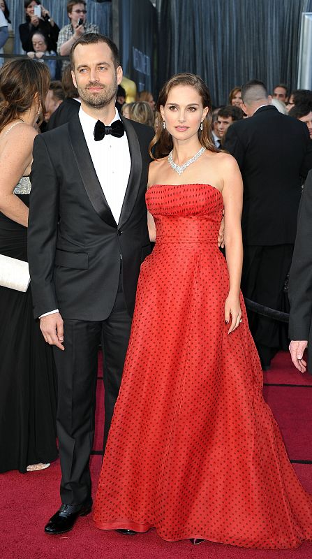 Natalie Portman en la alfombra roja de los Oscar 2012