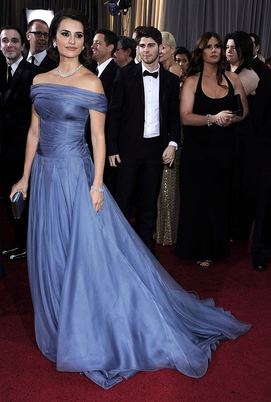 Penelope Cruz en la alfombra roja de los Oscar 2012