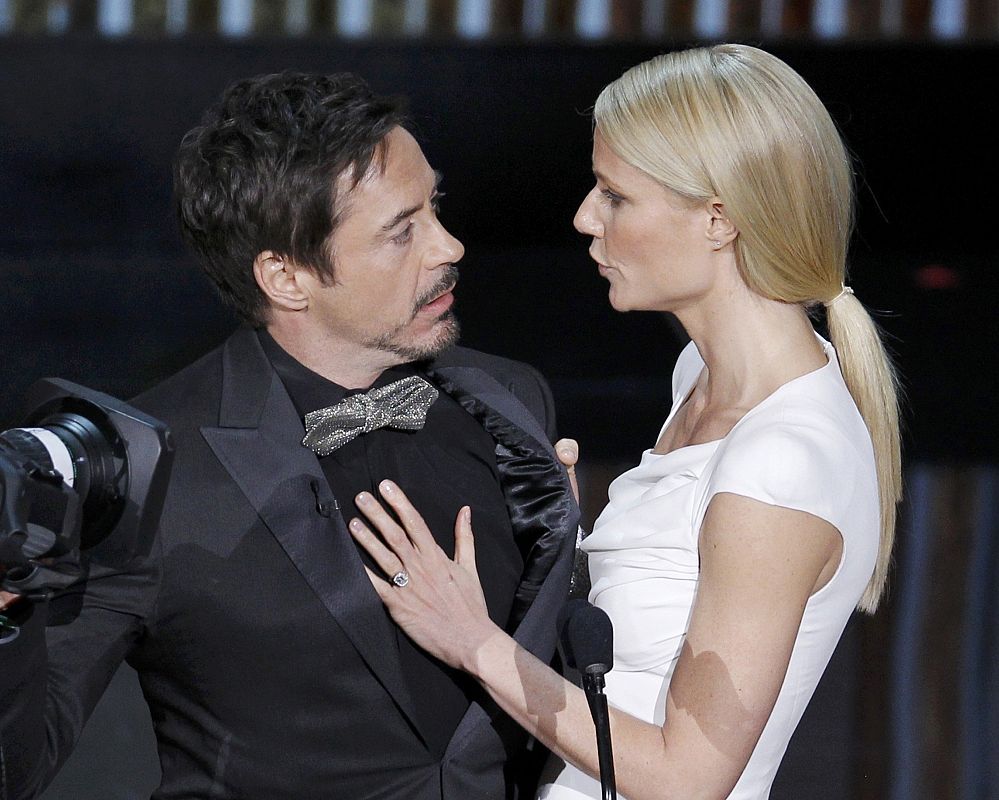 Gwyneth Paltrow y Robert Downey Jr. en la gala de los Oscars 2012